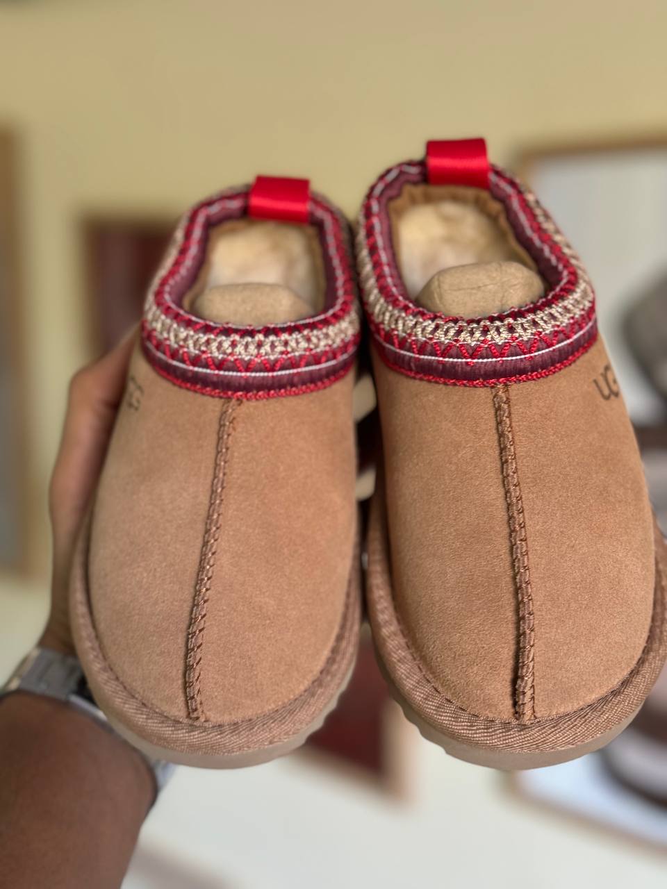 UGG