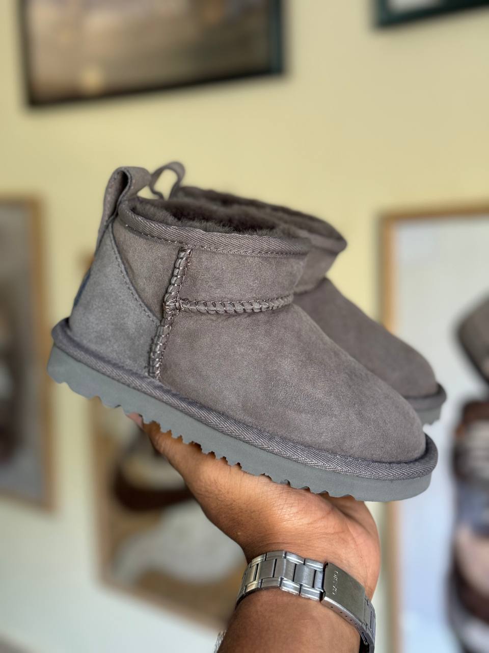 UGG