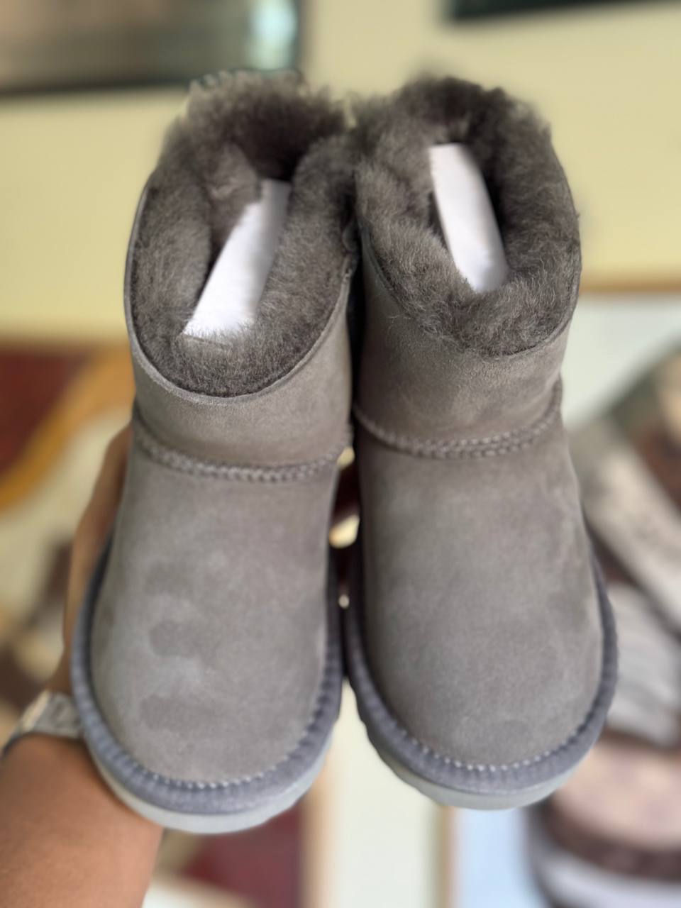 UGG