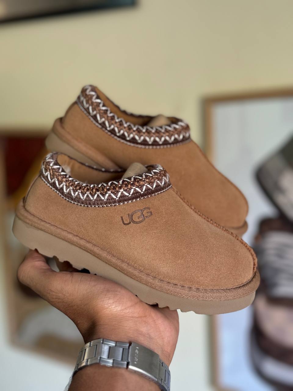 UGG