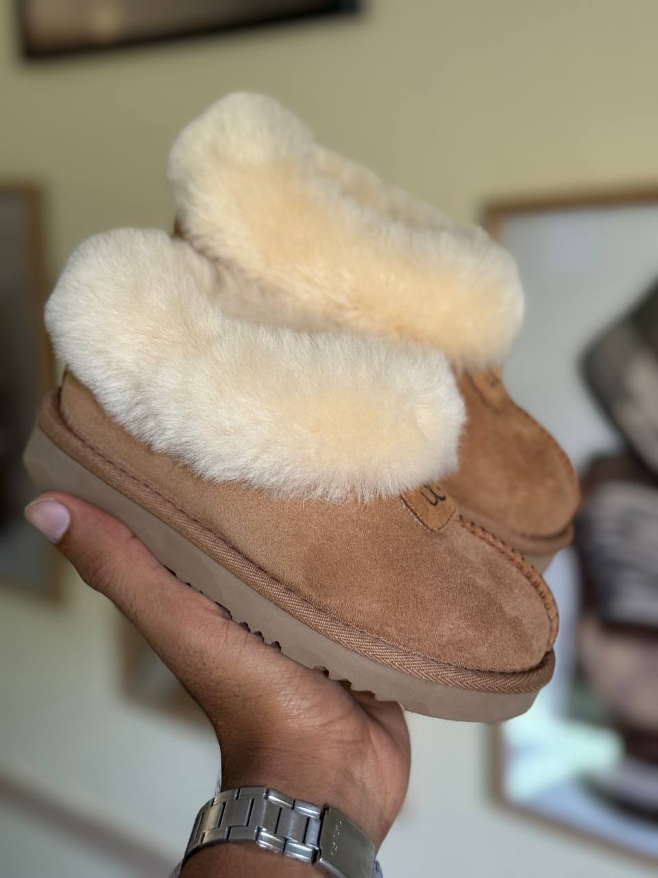 UGG