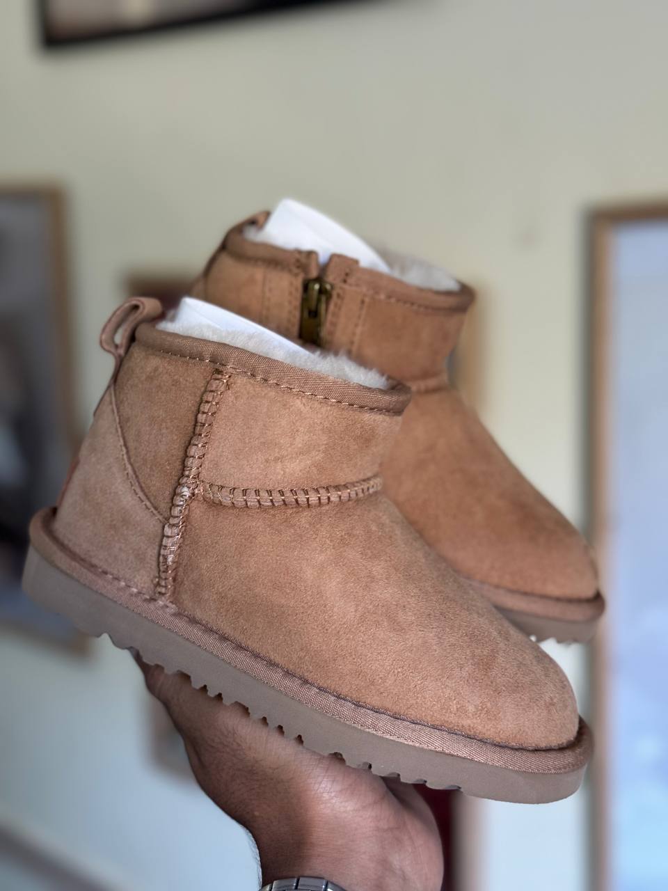 UGG
