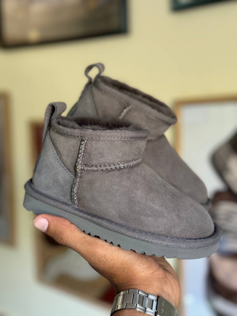 UGG