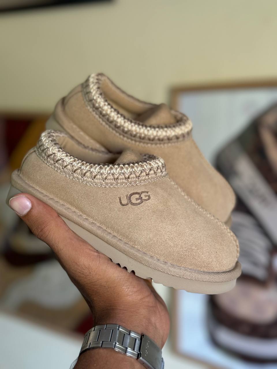UGG