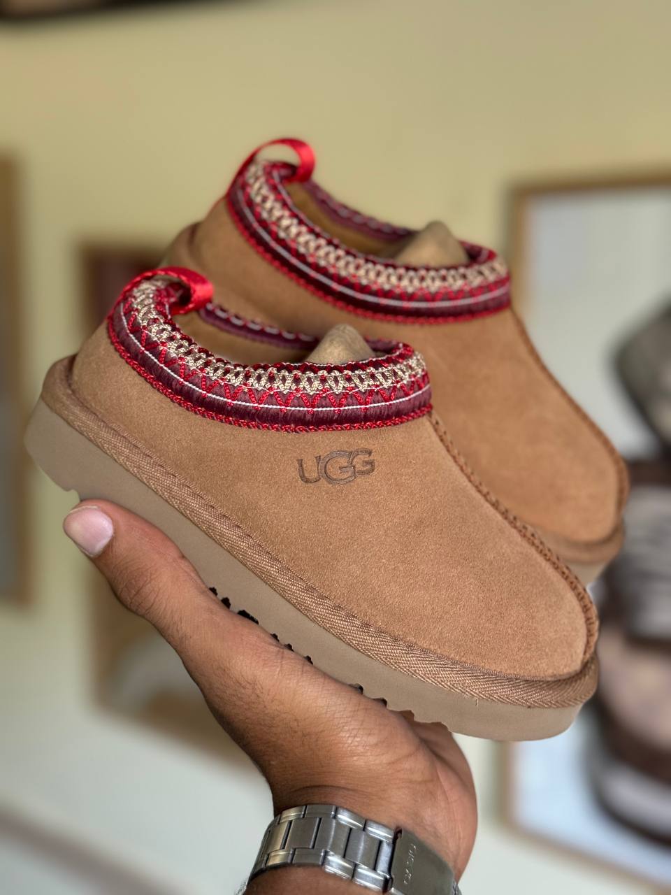UGG