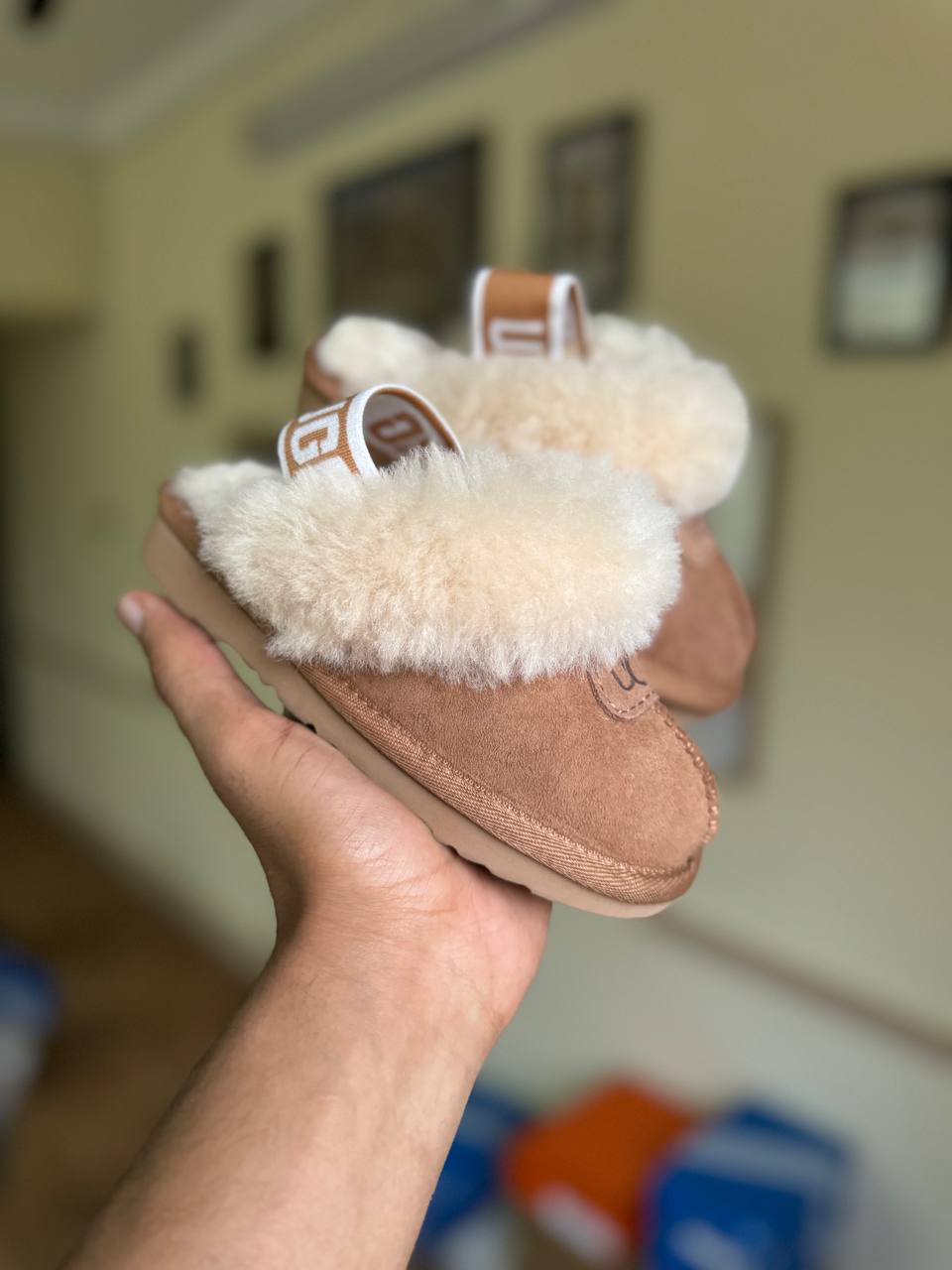 UGG