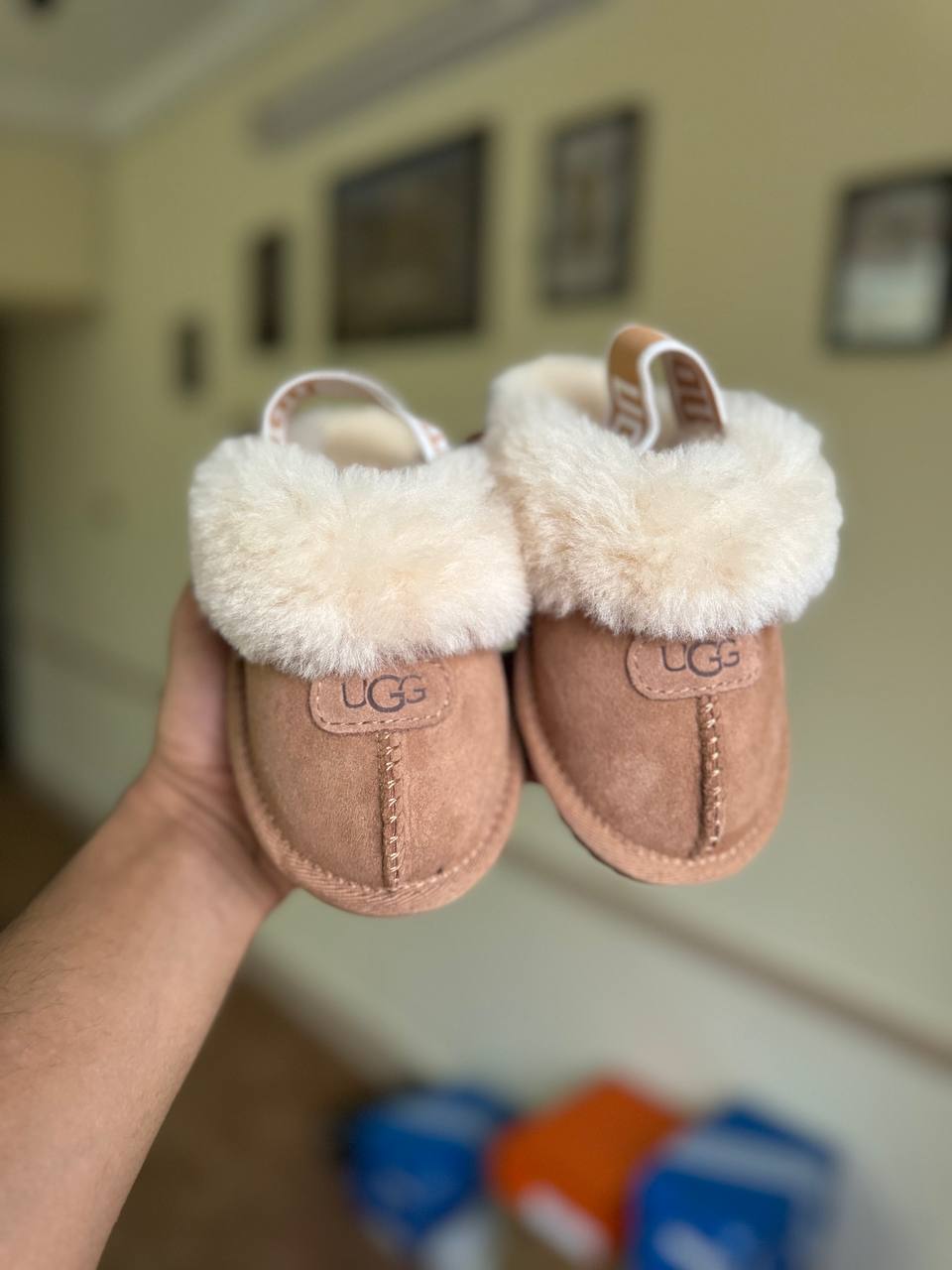 UGG