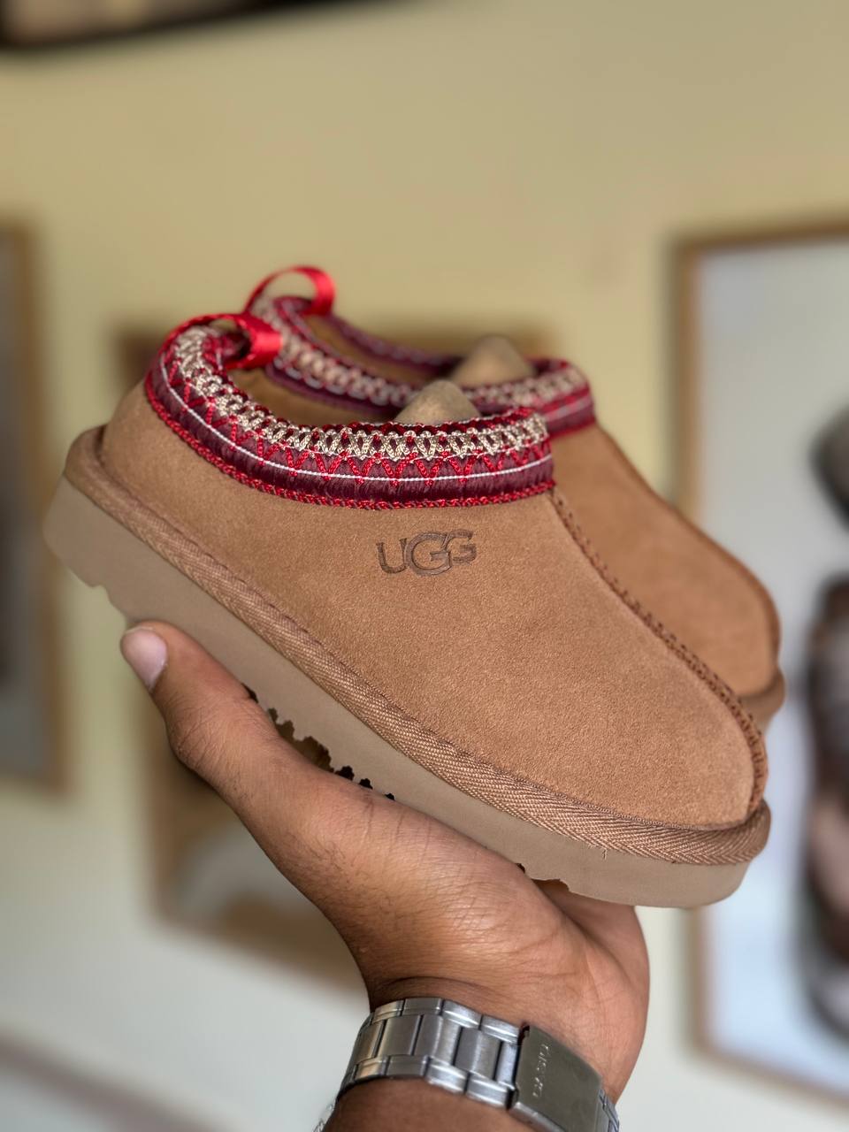 UGG