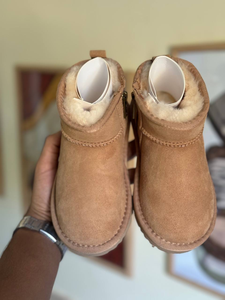 UGG