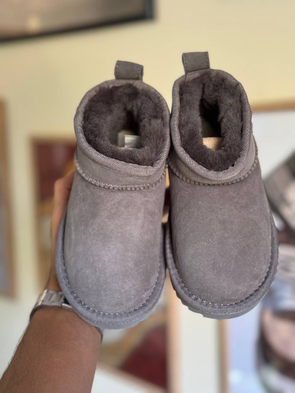 UGG